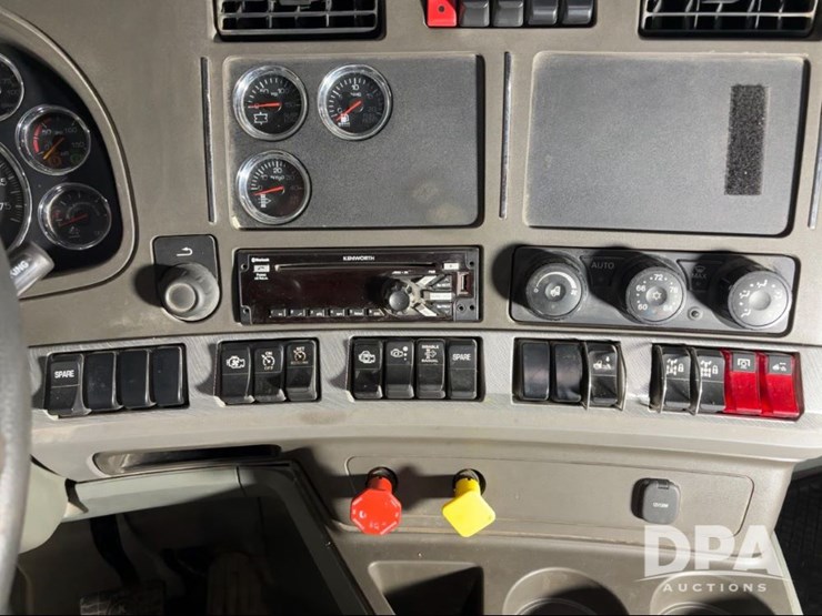 2015-kenworth-t880-image-15