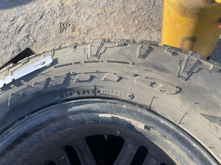 2--set-of-4-tires,-1-set-rims-image-10