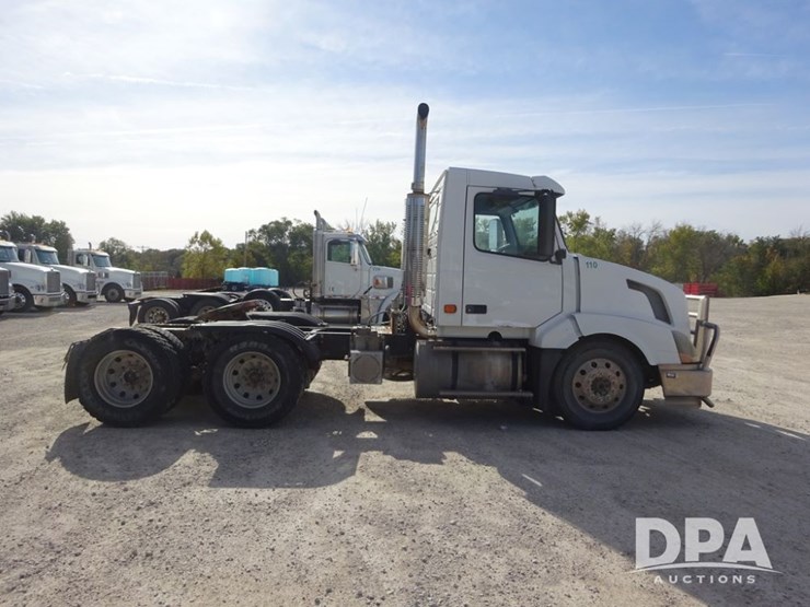 2007-volvo-vnl-day-cab-truck-(pz13987,-unit-110)-image-18