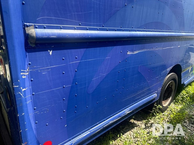 2012-ford-f59-image-8