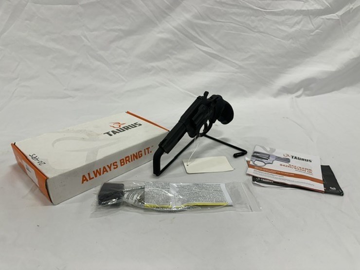 #2025-00067-•-taurus-942m-revolver-image-2