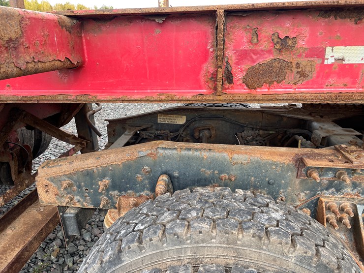 #1002-•-2021-international-semi-tractor-(has-mi-title)-image-22