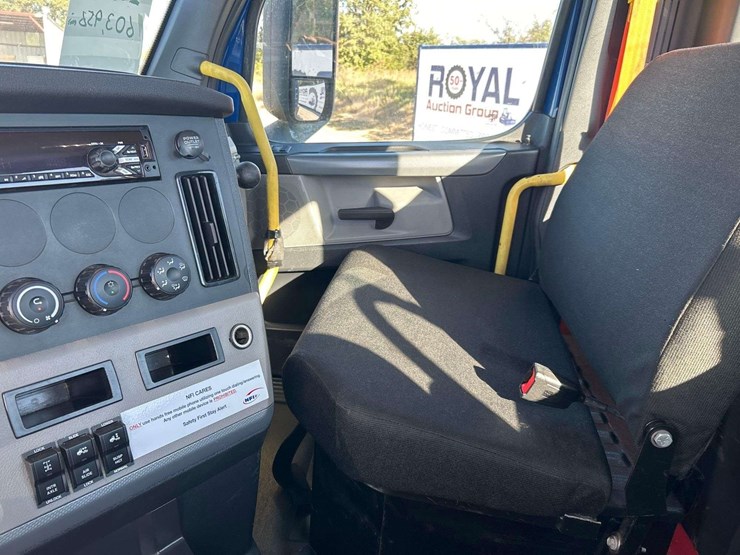 2021-freightliner-cascadia-116-image-18