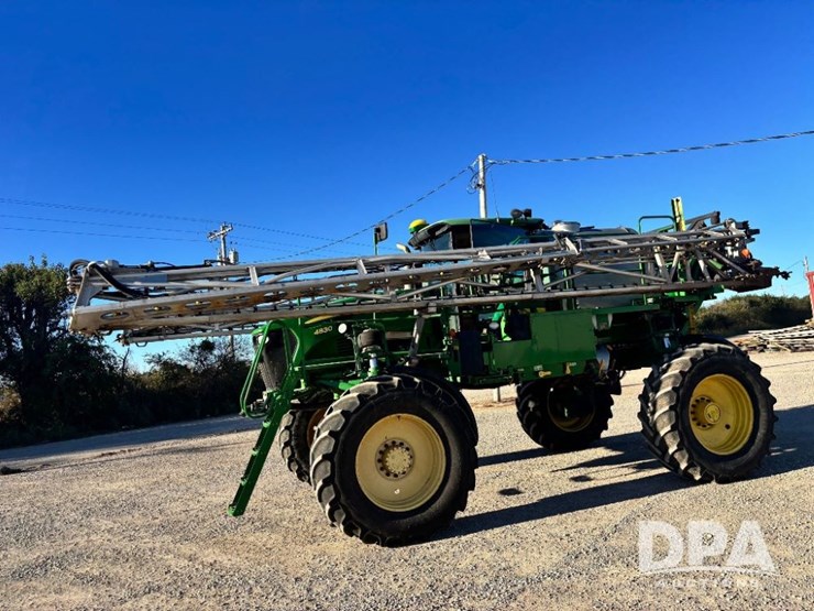 2013-john-deere-4830-image-17