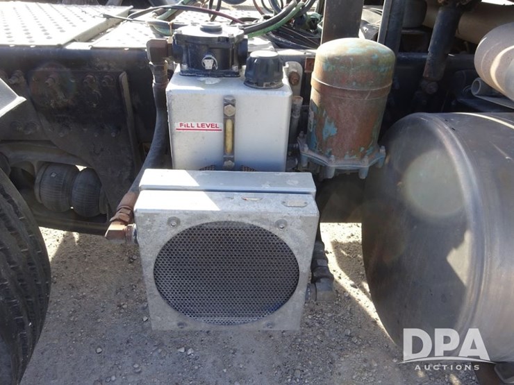 2016-freightliner-coronado-day-cab-glider-truck-(pz13983,-unit-716)-image-70