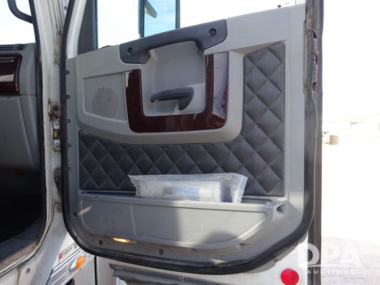 2018-freightliner-coronado-day-cab-glider-truck-(pz13985,-unit-775)-image-89