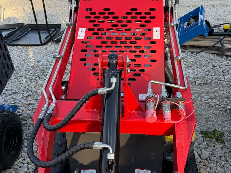 agt-ysrt14-mini-track-loader-image-1