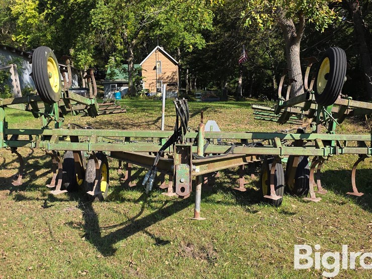 john-deere-1010-image-2