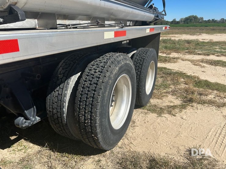 2006-freightliner-century-dry-truck-(cp1180-unit-16052)-image-13