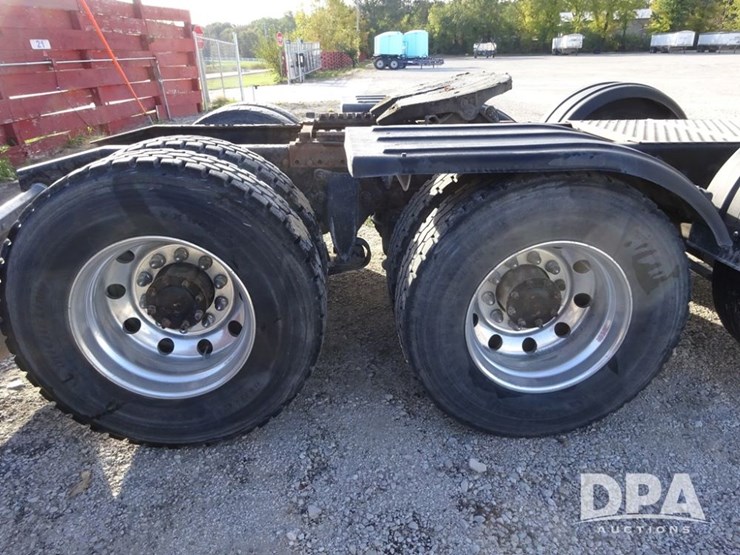 2016-freightliner-coronado-day-cab-glider-truck-(pz13982,-unit-720)-image-44