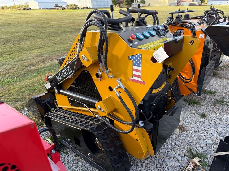 agt-mx-crt23-mini-track-loader-image-3