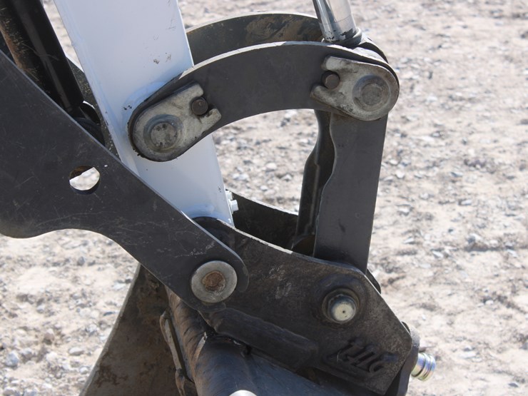 2016-bobcat-e32i-image-10