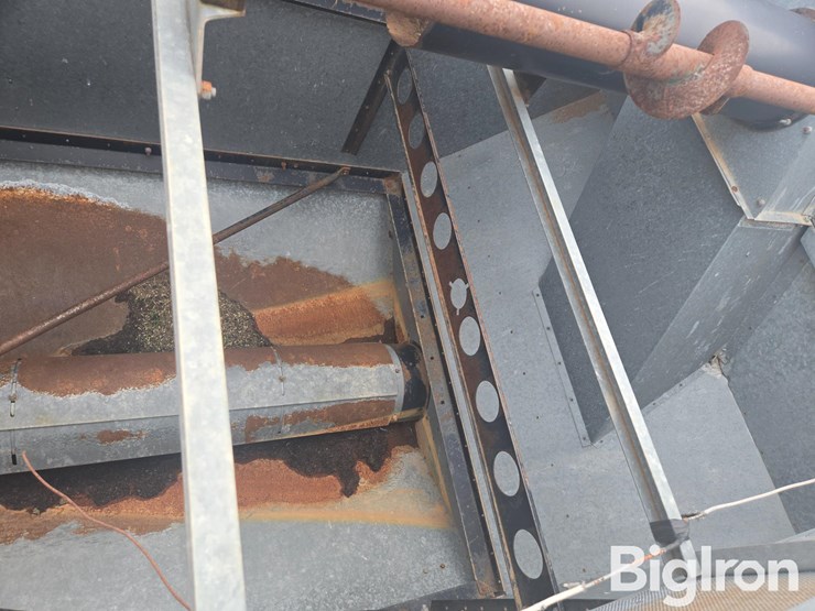 1976-gleaner-m-image-18