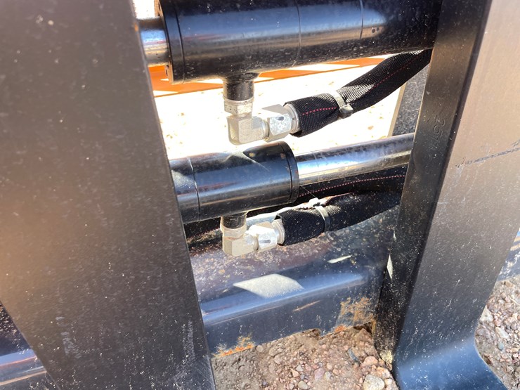 #4087-•-wolverine-pallet-fork-hydraulic-adjustable-attachment-image-9