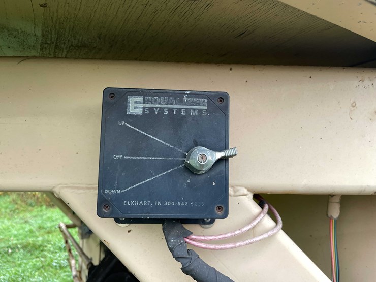 #8044-•-1986-3-horse-gooseneck-camper-trailer-(no-title)-image-20