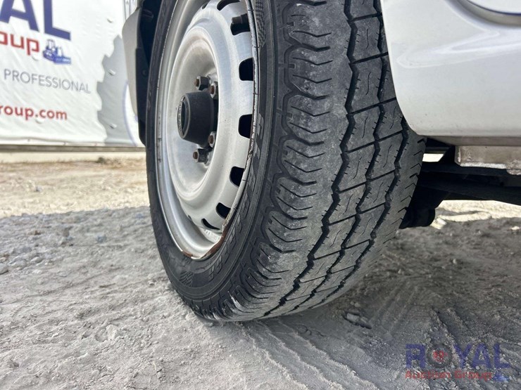 2019-nissan-nv200-image-25