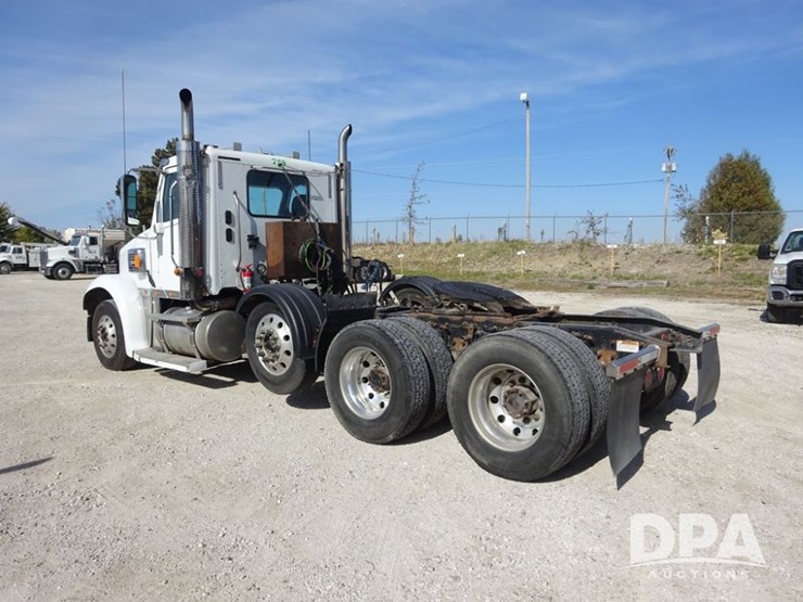 2017-freightliner-coronado-day-cab-glider-truck-(pz13993,-unit-725)-image-31