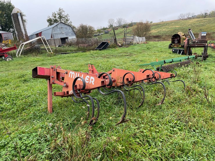 #8126-•-miller-cultivator-image-9