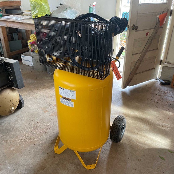 #6606 • Dewalt Air Compressor