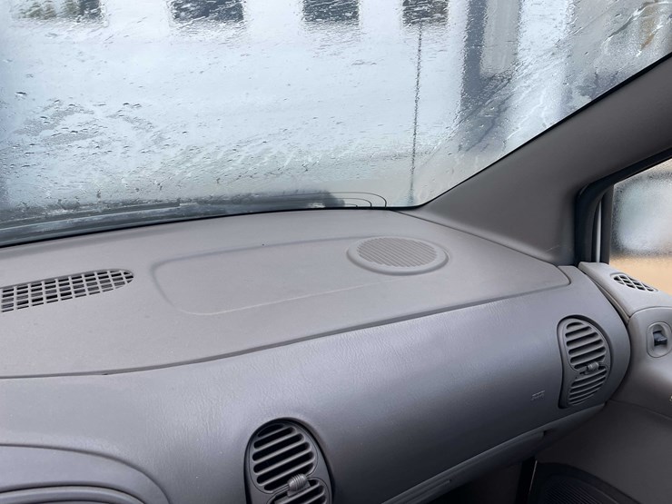 1999-chrysler-town-&-country-image-140