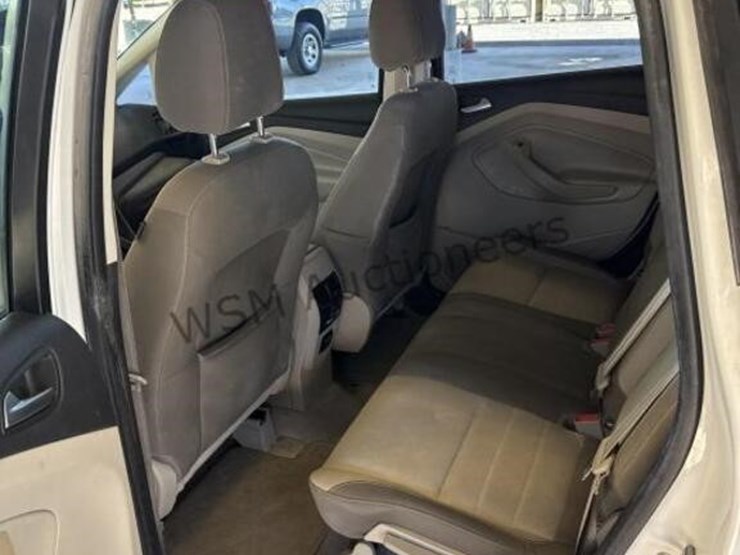 2014-ford-c-max-hybrid-wagon-image-22