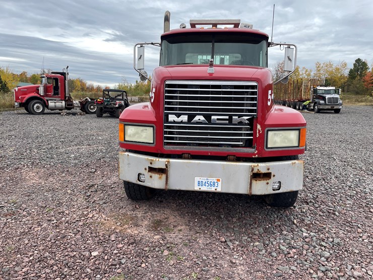 #1000-•-2005-mack-semi-tractor-(has-mi-title)-image-8