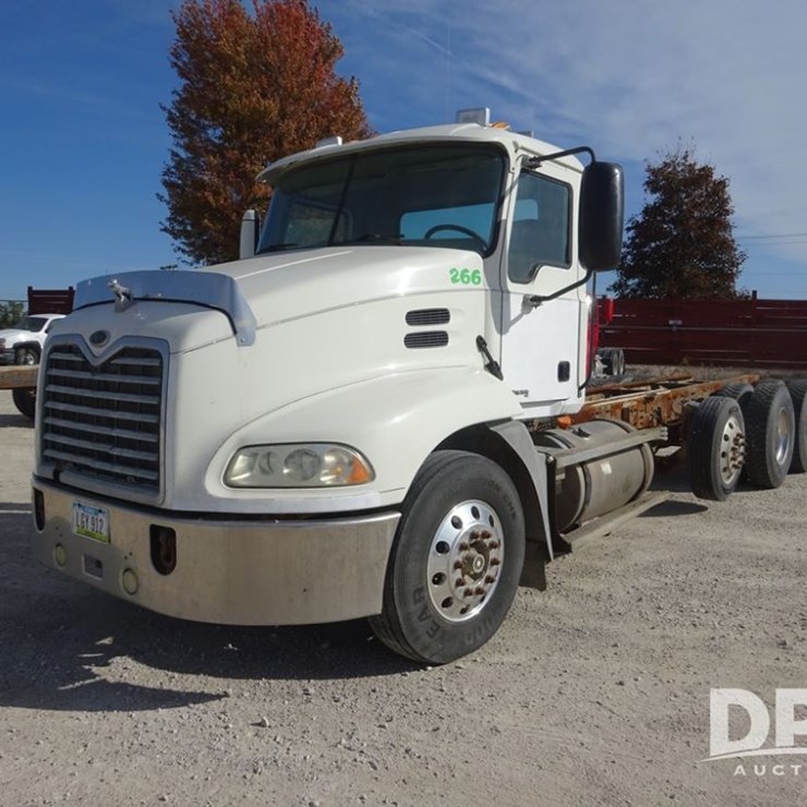 2005 Mack Vision Truck (PZ13989, Unit 266)