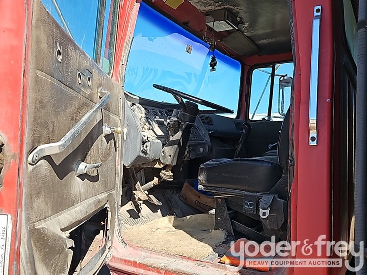 1988-ford-lt8000-image-28