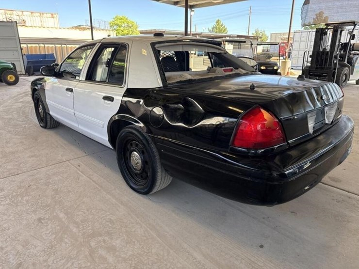 2009-ford-crown-victoria-sdn-image-5