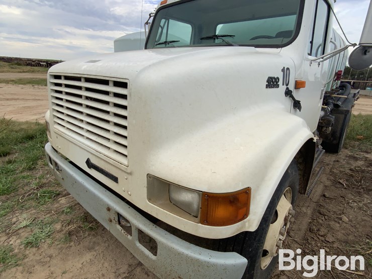 2001-international-4700-image-10