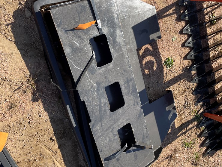 #4138-•-universal-pallet-fork-attachment-image-1