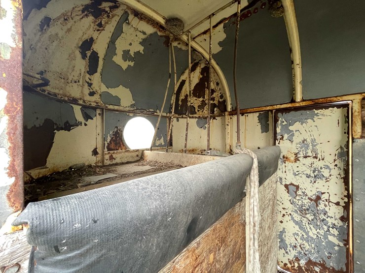 #8038-•-single-axle-horse-trailer-(no-title)-image-15