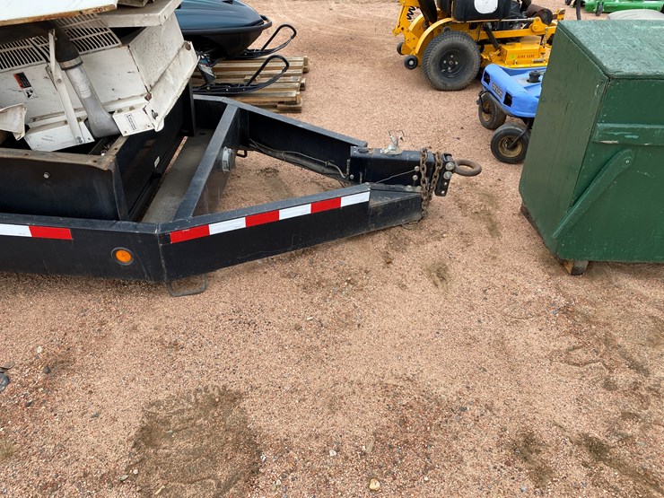 2010-unknown-trailer-image-3