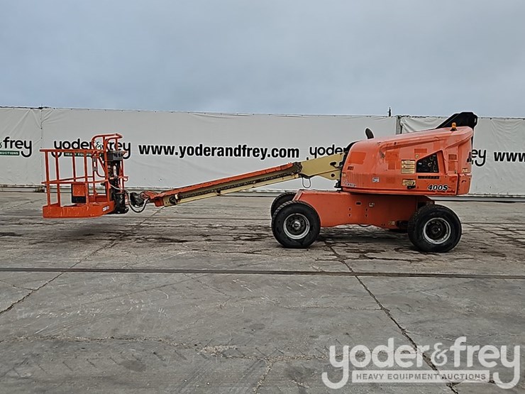 2017-jlg-400s-image-3