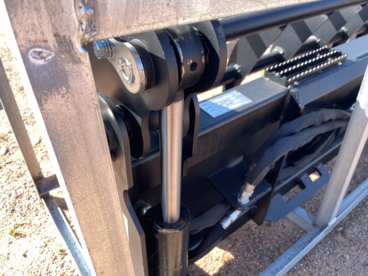 #4101-•-78"-heavy-brush-grapple-bucket-attachment-image-9