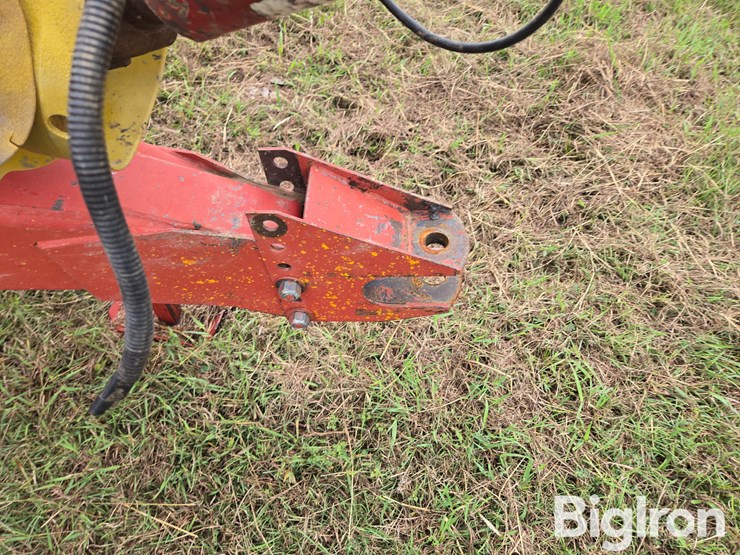 new-holland-660-image-10