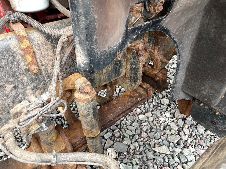 #1002-•-2021-international-semi-tractor-(has-mi-title)-image-46