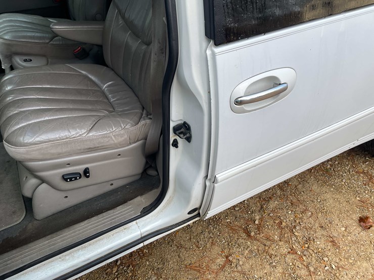 1999-chrysler-town-&-country-image-55