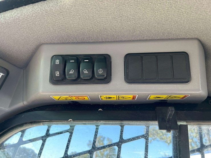 2020-caterpillar-259d3-image-15