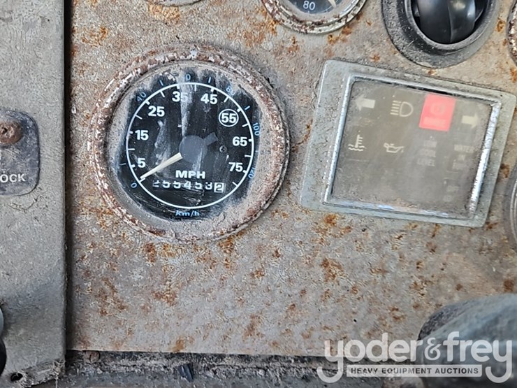 1988-ford-l8000-image-40