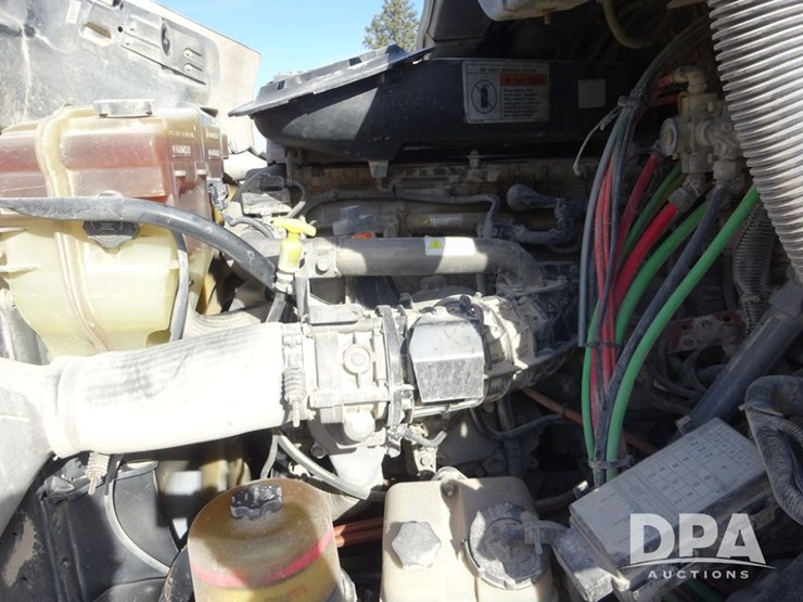 2018-freightliner-cascadia-day-cab-truck-(pz13986,-unit-405)-image-59