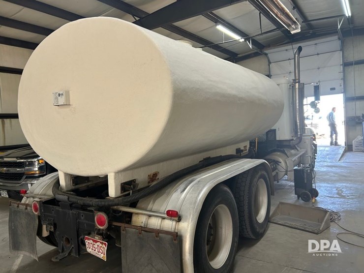 1999-freightliner-fld120-image-7