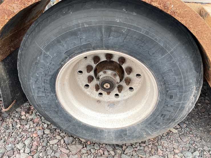 #1000-•-2005-mack-semi-tractor-(has-mi-title)-image-53