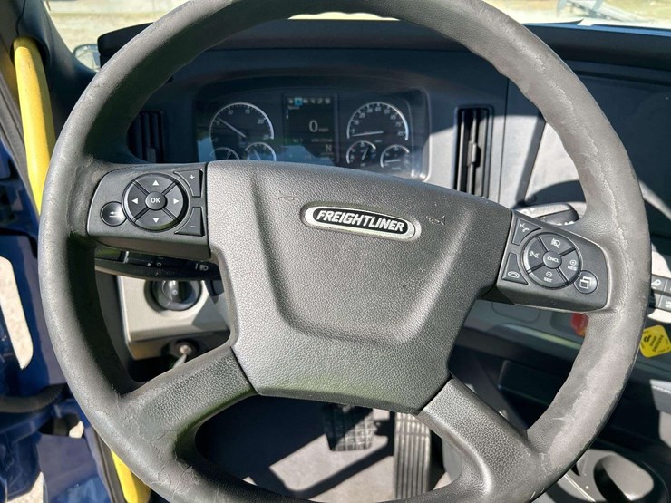 2021-freightliner-cascadia-116-image-13