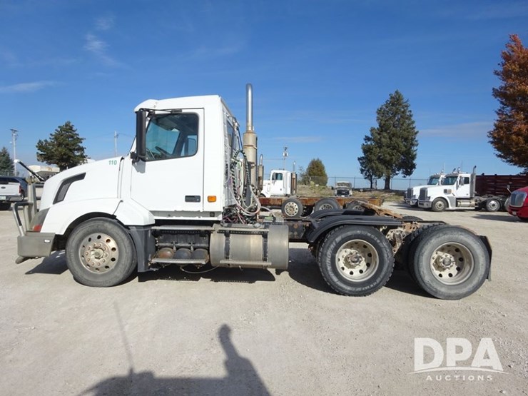 2007-volvo-vnl-day-cab-truck-(pz13987,-unit-110)-image-39
