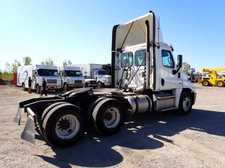 2016-freightliner-cascadia-t/a-hiway-tractor---day-image-5