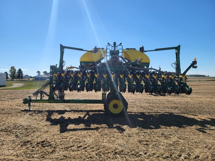 2021-john-deere-1745-image-6