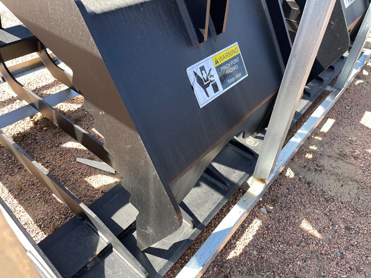#4114-•-72"-rock-grapple-bucket-attachment-image-3
