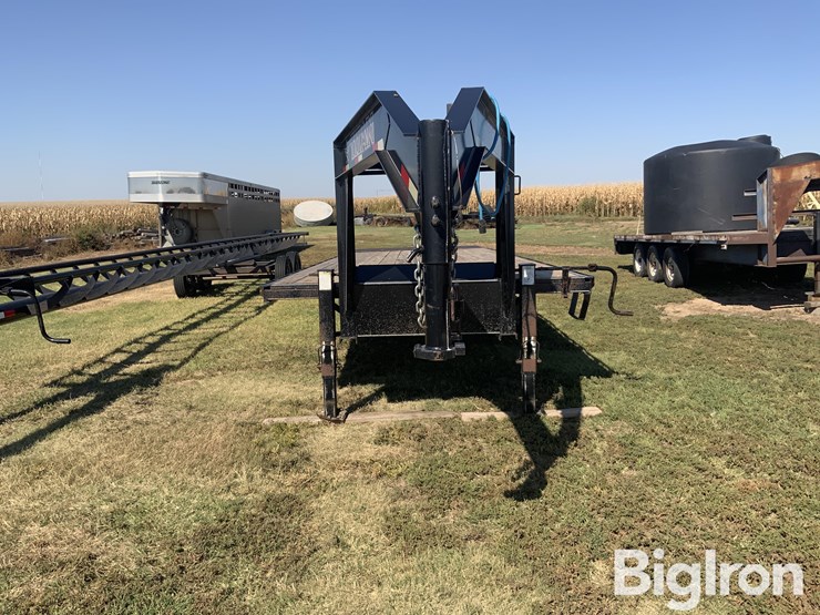 2013-titan-trailer-image-2