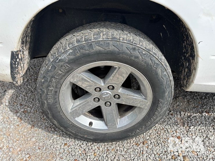 2013-dodge-ram-1500-image-32